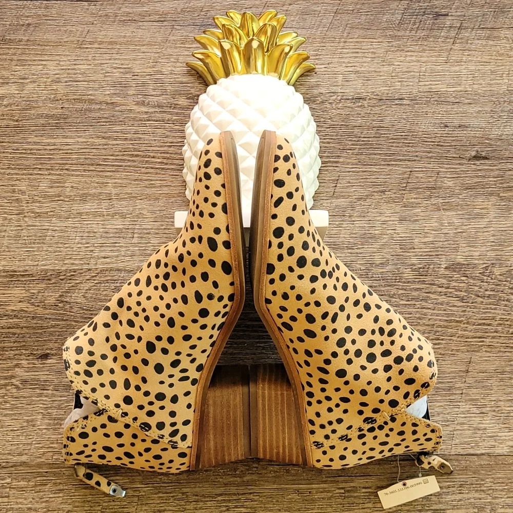 NWT! Dolce Vita Animal Print Leopard Ankle Booties - Picture 5 of 15